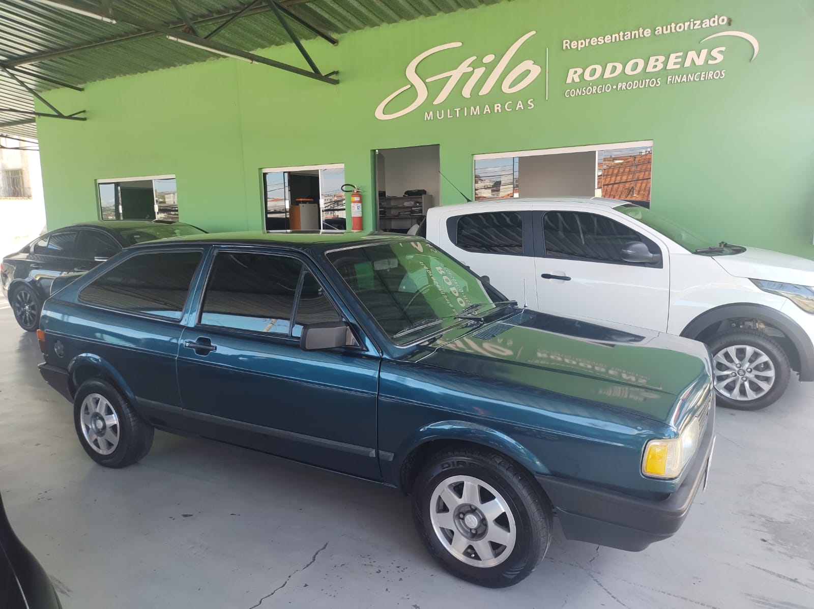 VW - VolksWagen Gol CL 1.8 Mi 2p e 4p