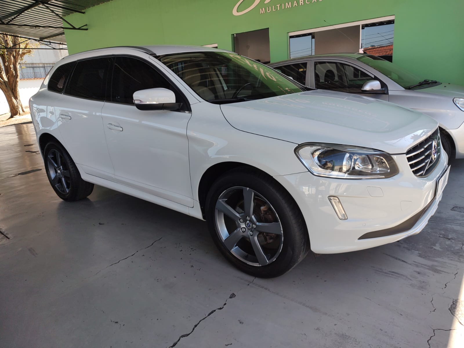 Volvo XC 60 T-5 R-DESIGN 2.0 FWD 5p	