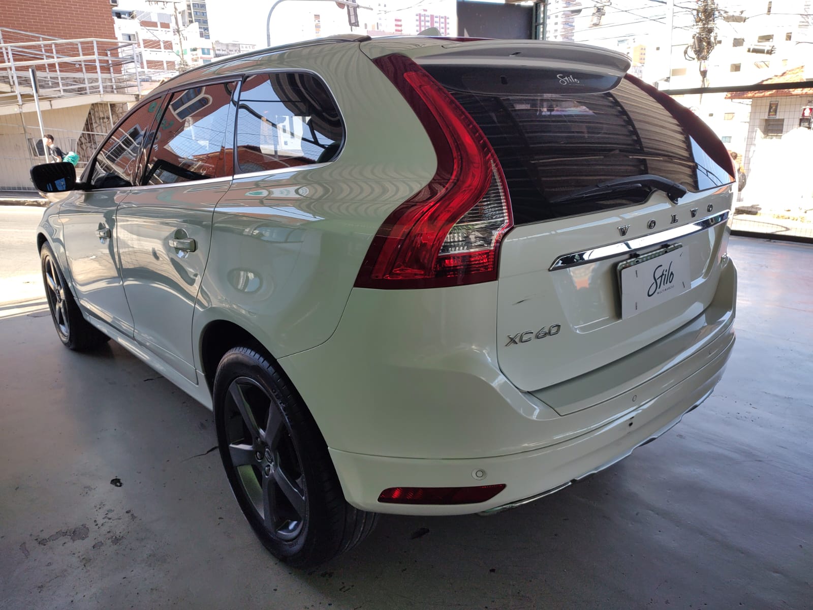 Volvo XC 60 T-5 R-DESIGN 2.0 FWD 5p