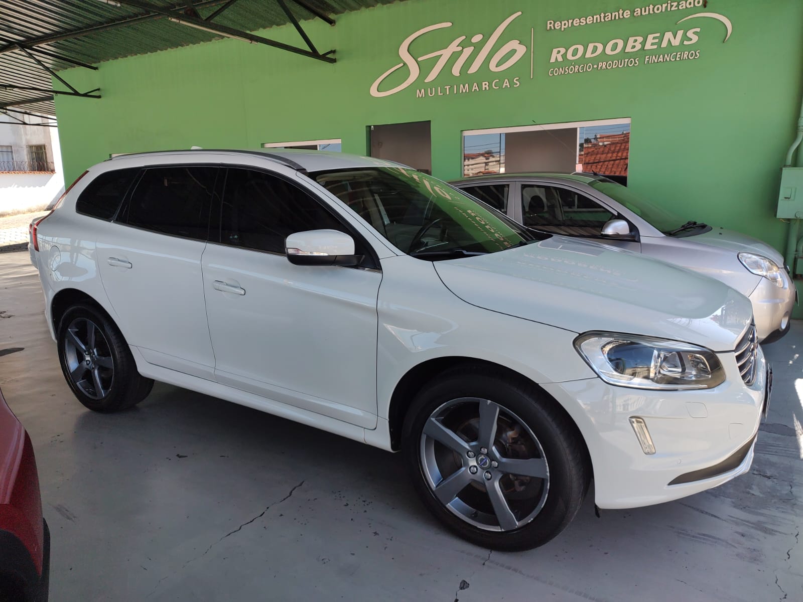 Volvo XC 60 T-5 R-DESIGN 2.0 FWD 5p