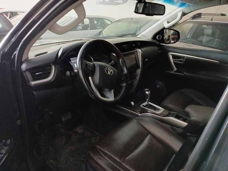 Toyota Hilux SW4 SR 4x2 2.7/ 2.7 Flex 16V Aut.