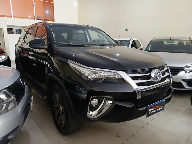 Toyota Hilux SW4 SR 4x2 2.7/ 2.7 Flex 16V Aut.