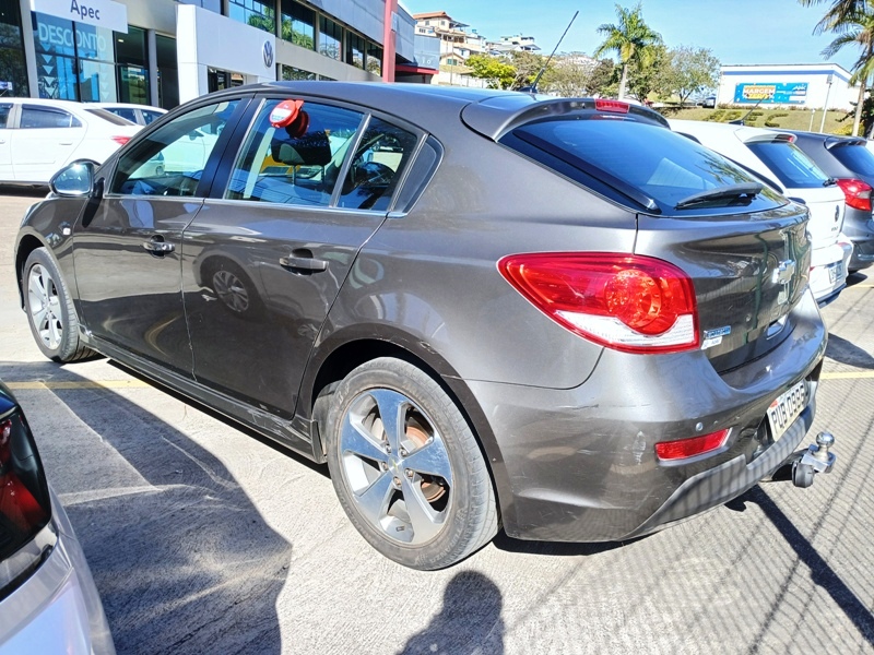 GM - Chevrolet Cruze Hatch LT