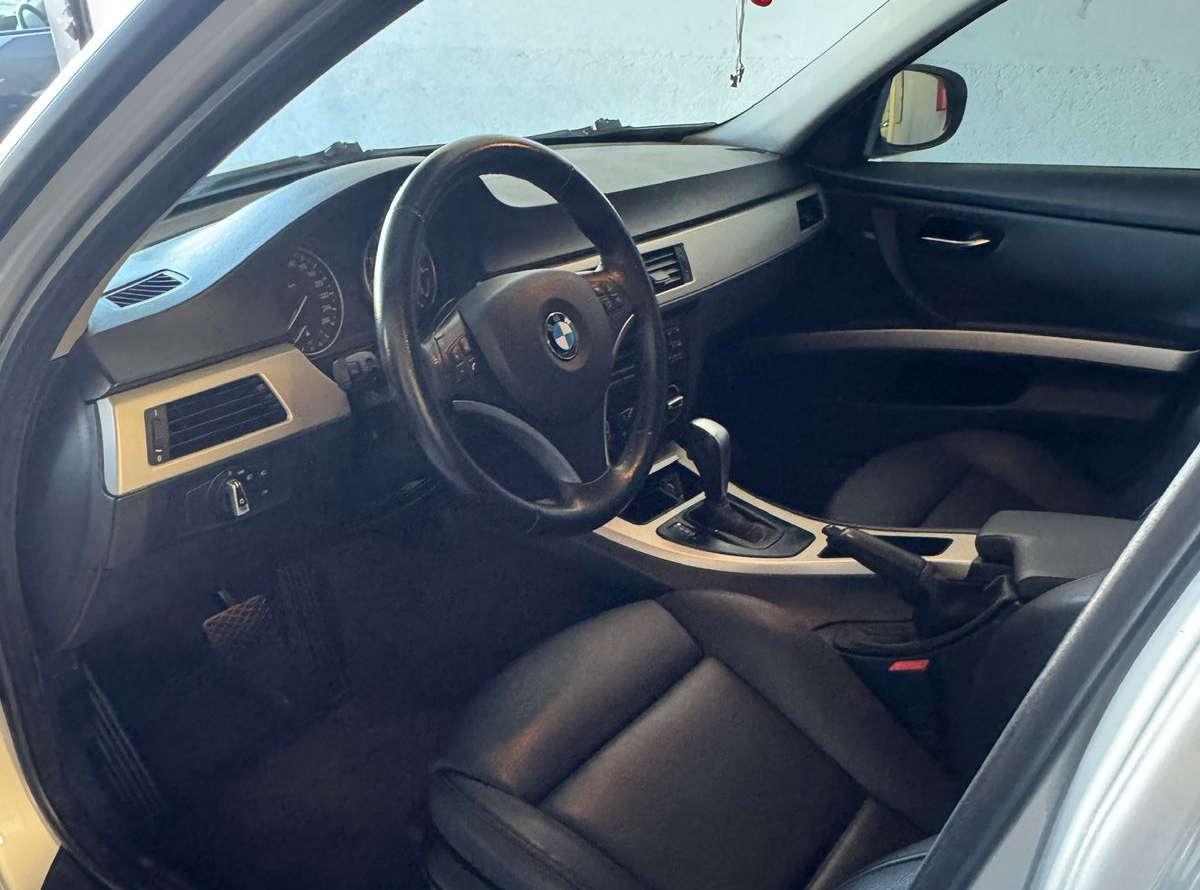 BMW 320i