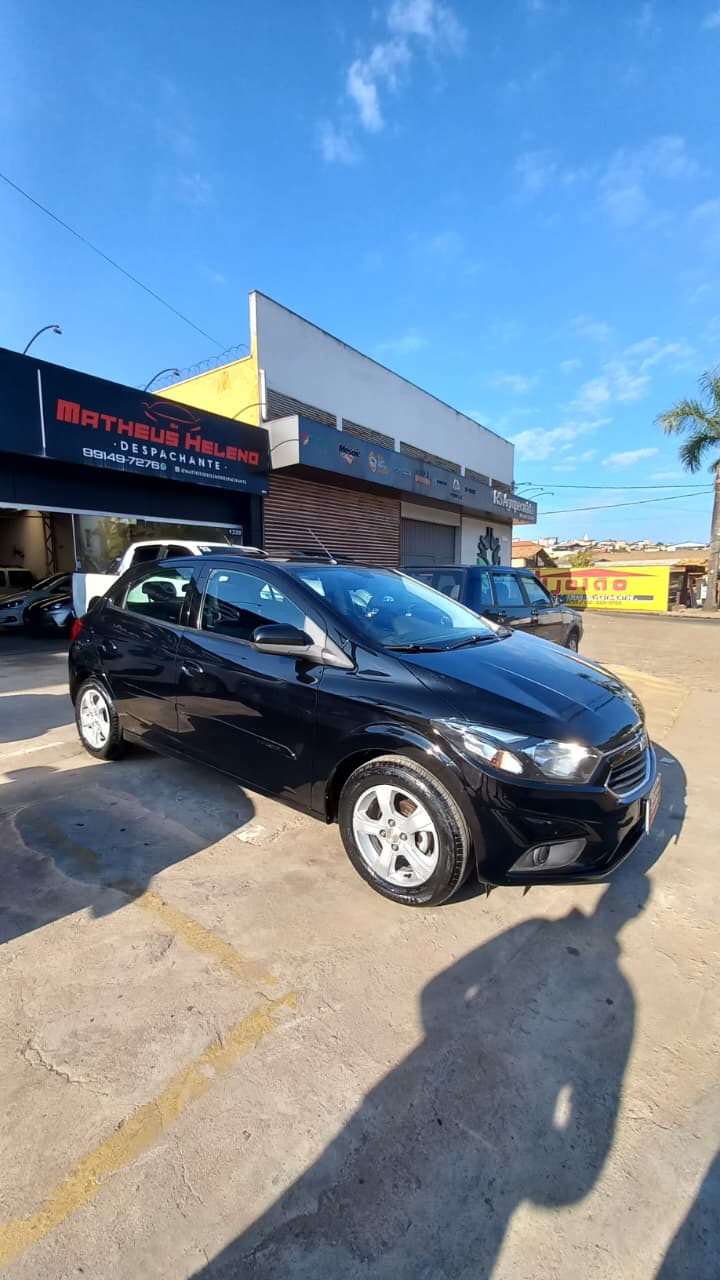 GM - Chevrolet Onix LT 1.4