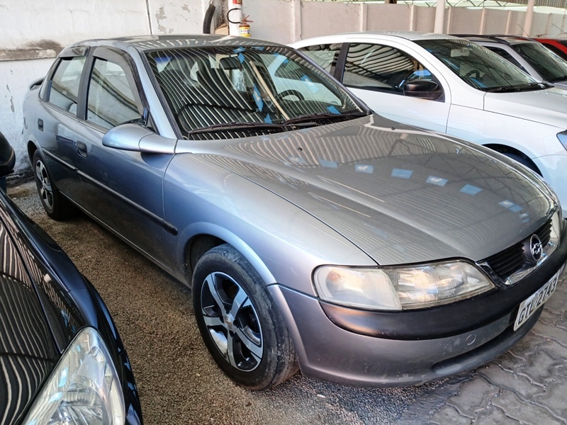 GM - Chevrolet Vectra CD 2.0 (modelo antigo)