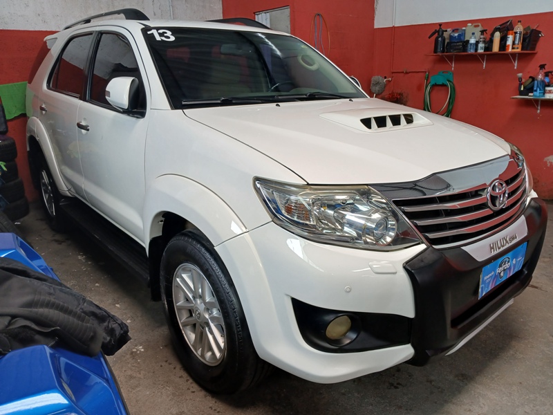 Toyota Hilux SW4 SRV D4-D 4x4 3.0 TDI Dies. Aut