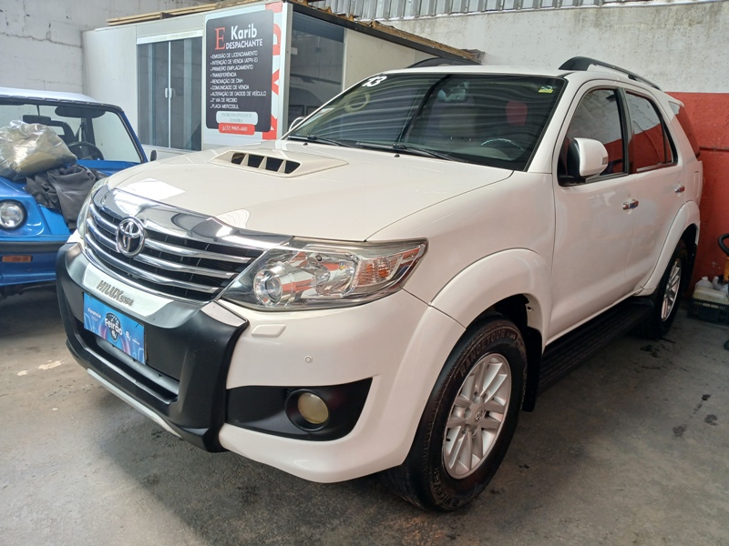Toyota Hilux SW4 SRV D4-D 4x4 3.0 TDI Dies. Aut	