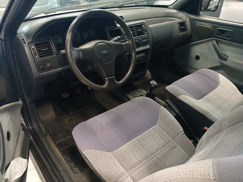 Ford Escort GL 1.6 MPI