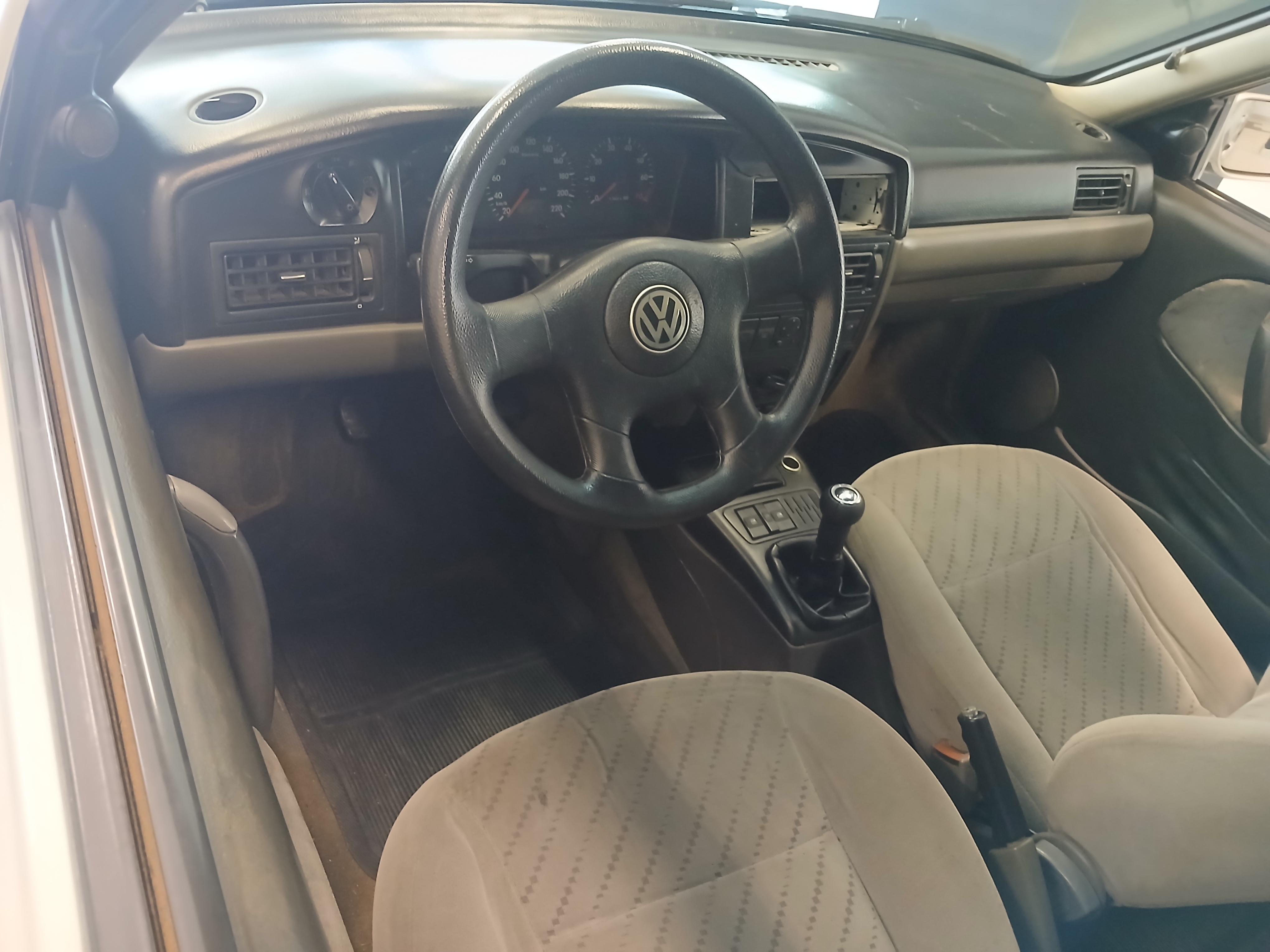 VW - VolksWagen Santana 2.0 Mi 2p e 4p