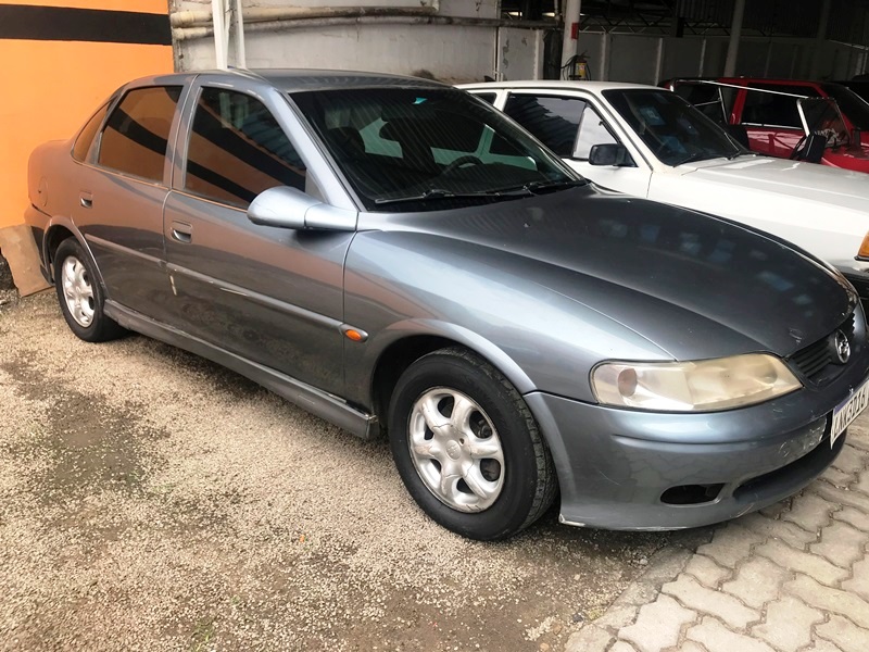 GM - Chevrolet Vectra CD 2.0 (modelo antigo)