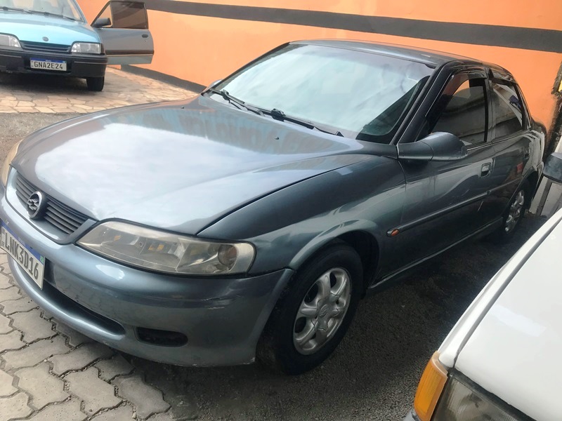 GM - Chevrolet Vectra CD 2.0 (modelo antigo)