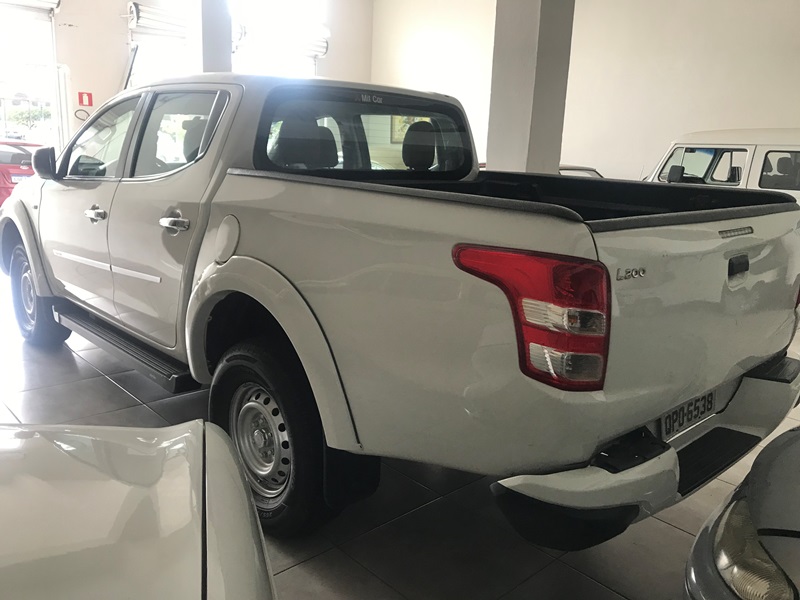 Mitsubishi L200 Triton GL 3.2 CD TB Int. Dies. Mec.