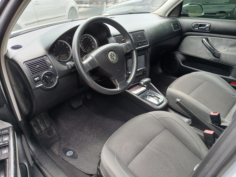 VW - VolksWagen Golf 2.0/ 2.0 Mi Flex Comfortline Aut.
