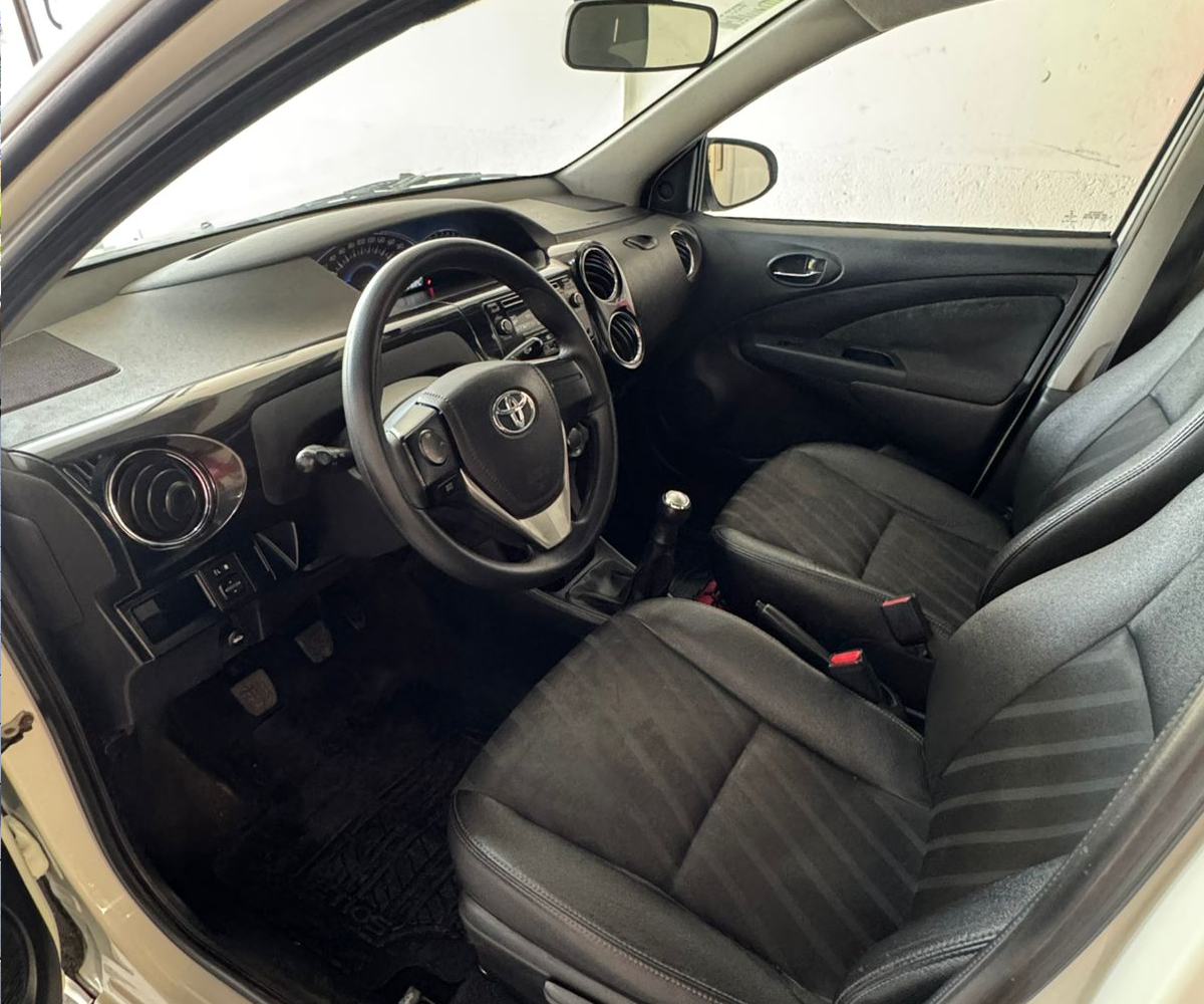 Toyota ETIOS XS Sedan1.5 Flex 16V 4p Mec.