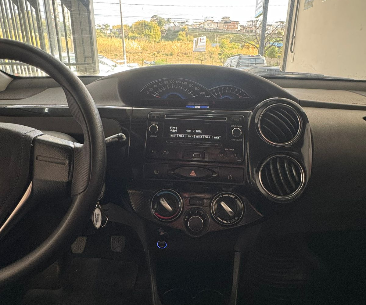 Toyota ETIOS XS Sedan1.5 Flex 16V 4p Mec.