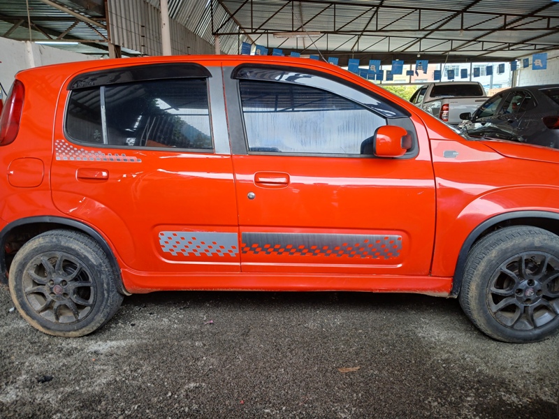 Fiat UNO SPORTING 1.3 Flex 8V 5p