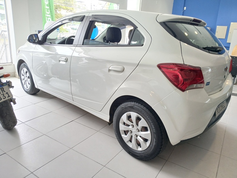 GM - Chevrolet Onix Joy	