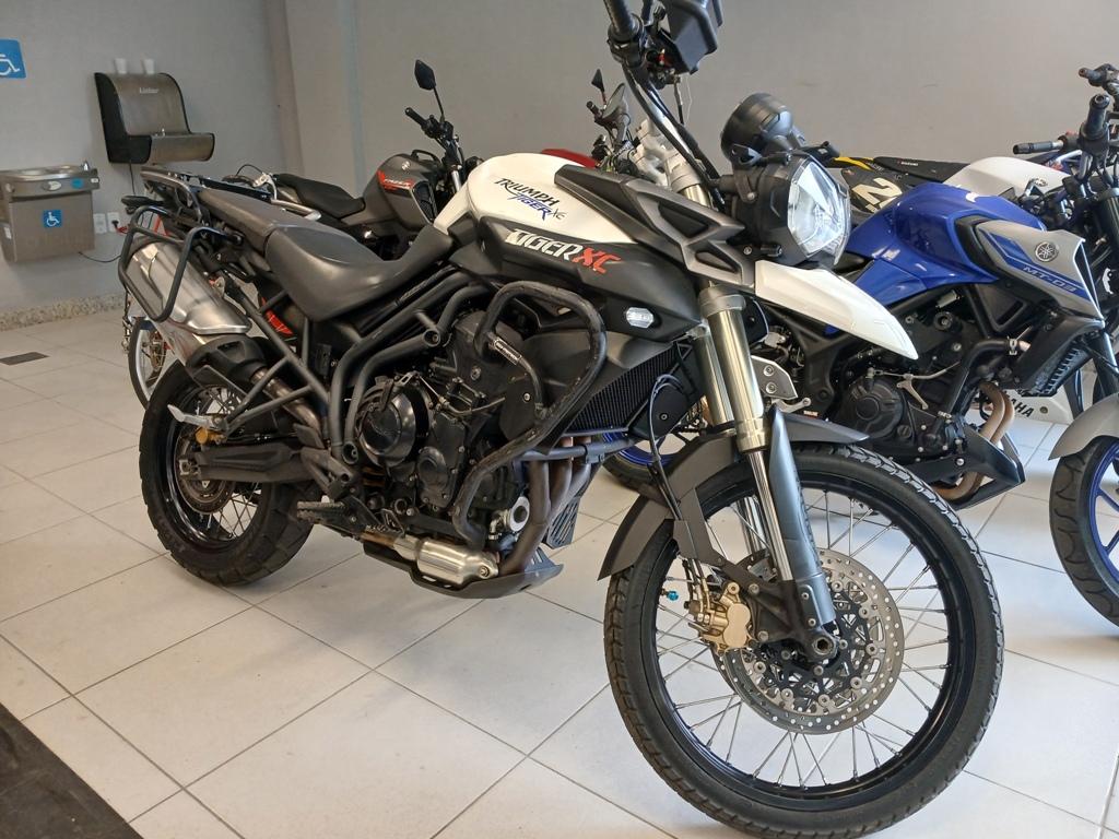 TRIUMPH TIGER 800	