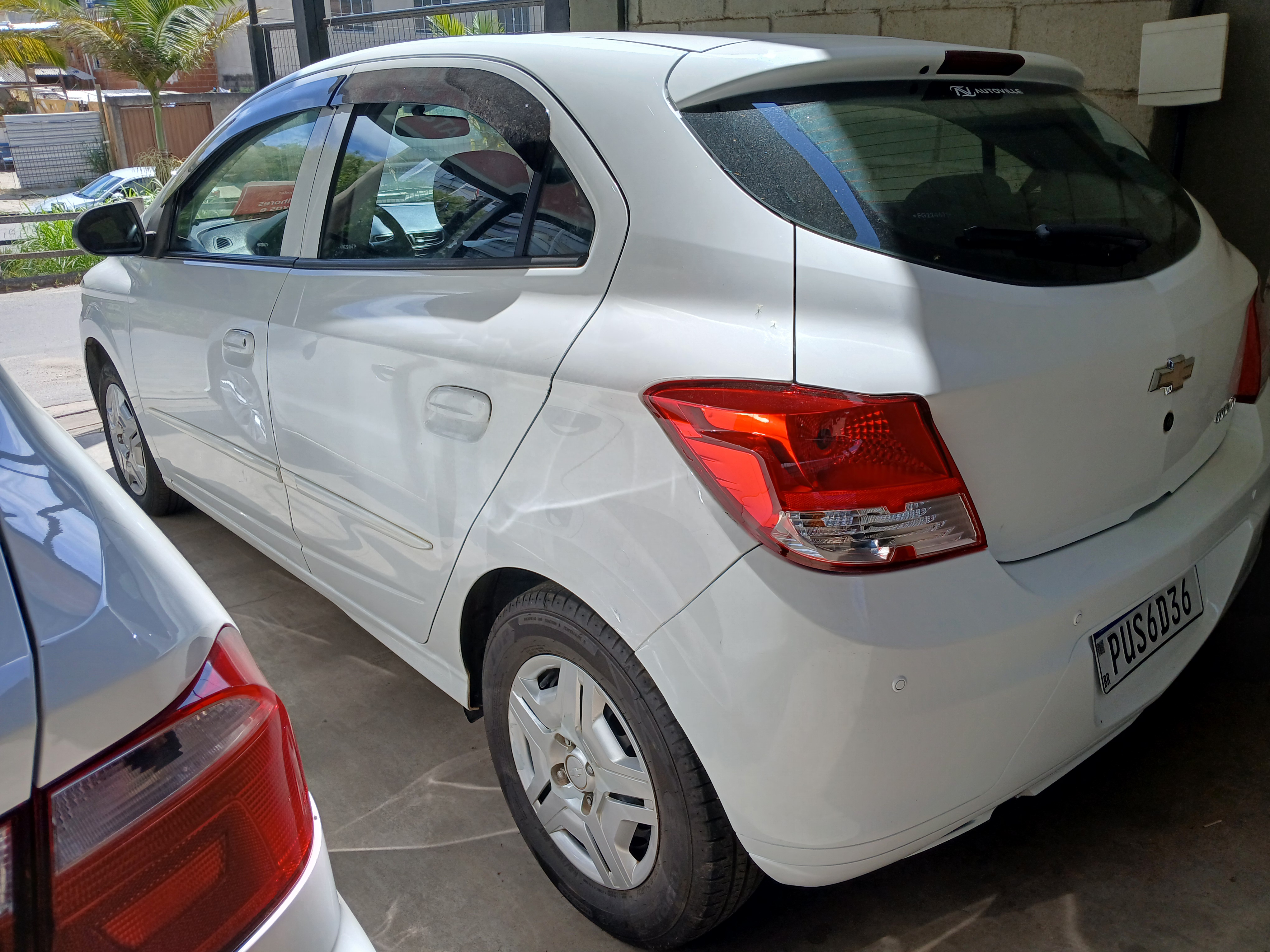GM - Chevrolet Onix LT 1.0