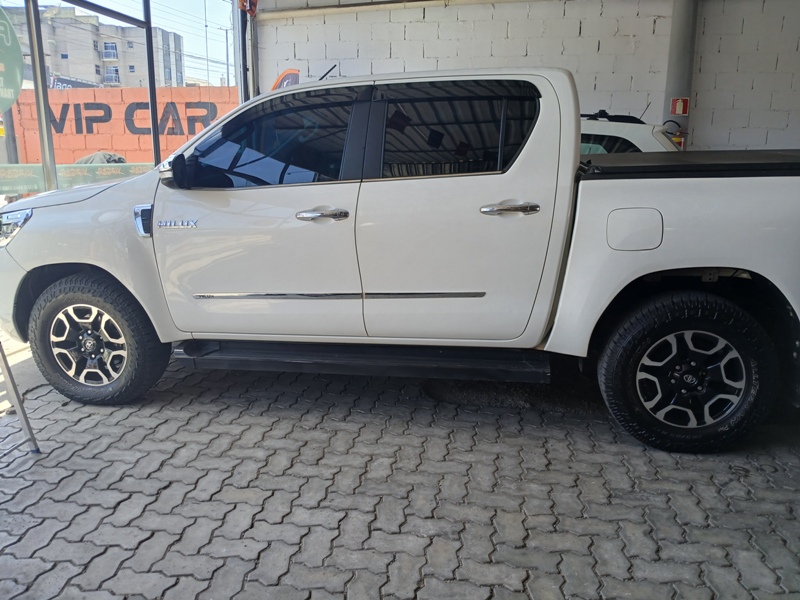 Toyota Hilux CD SRV 4x4 2.7 Flex 16V Aut.